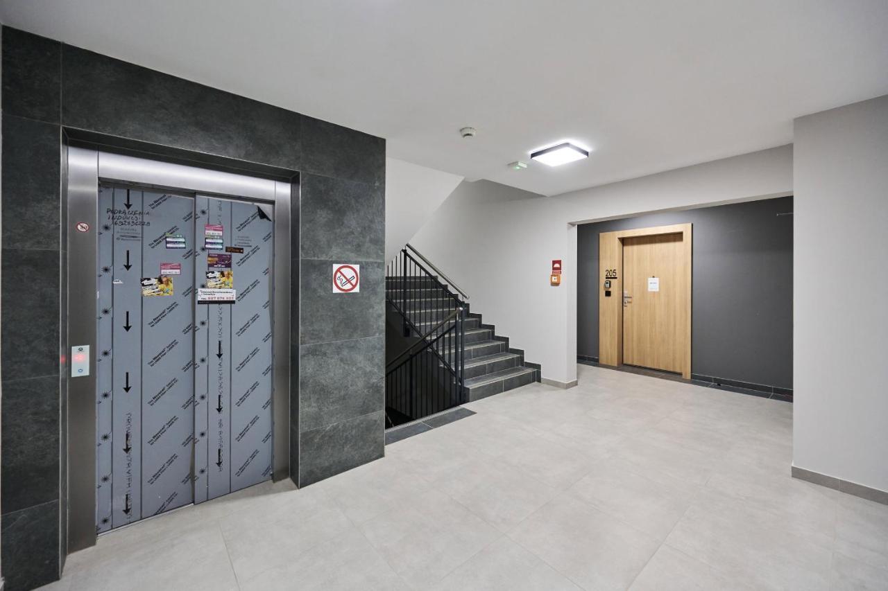 Nowa Manufaktura Krzyki By Renters *